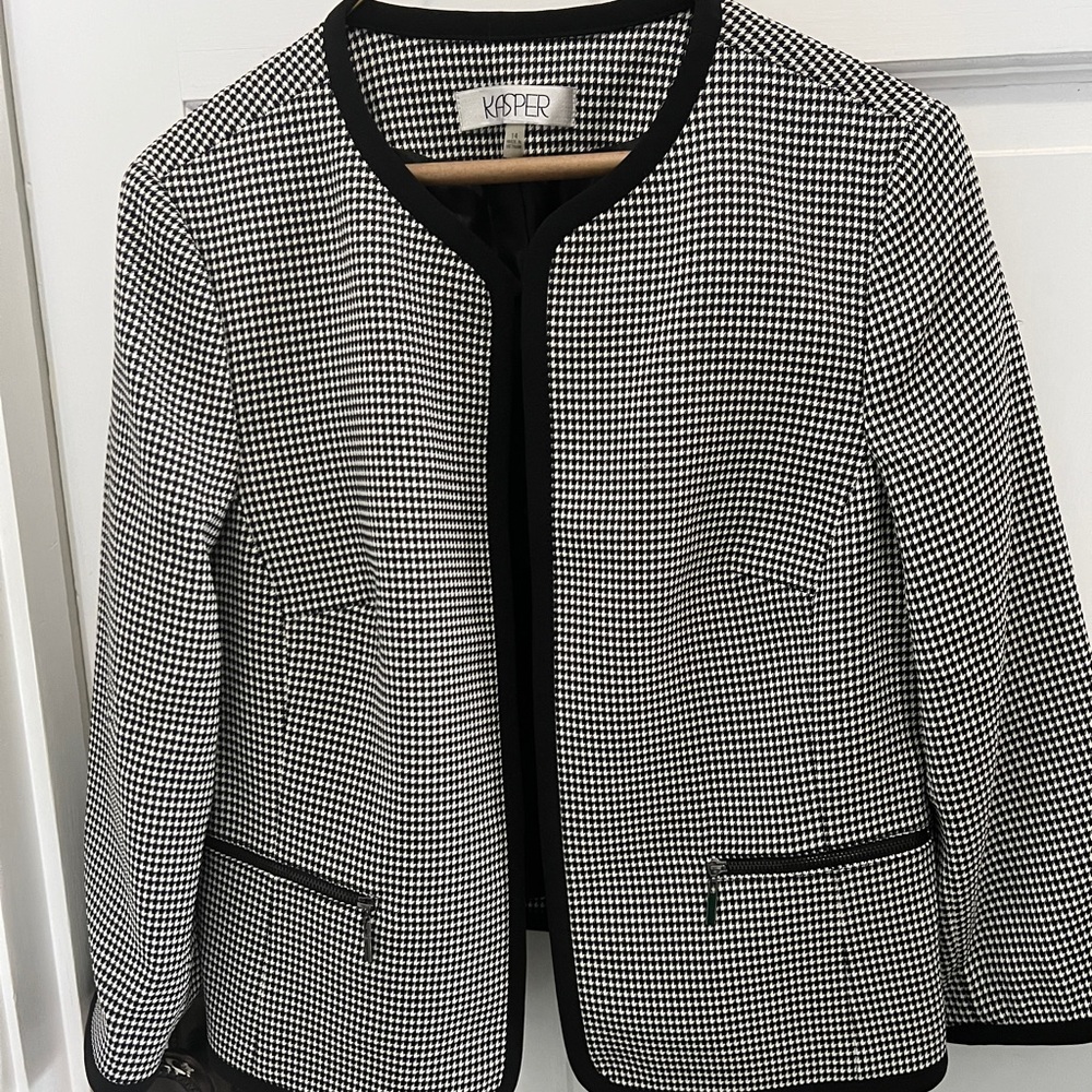 Kasper women’s jacket. Size 14